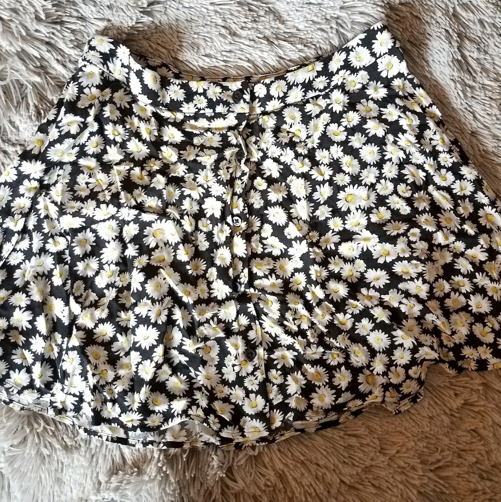F21 Daisy Floral print button skirt